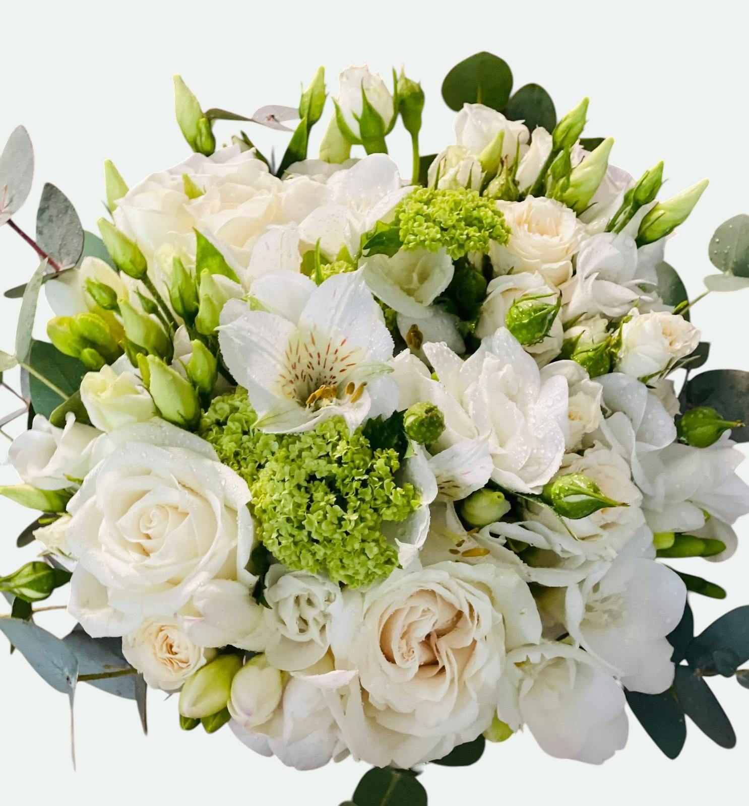 Buchet mireasă fresh alb-verde cu trandafiri, lisianthus, alstroemeria, viburnum verde și eucalipt – Florăria Iedera Jibou