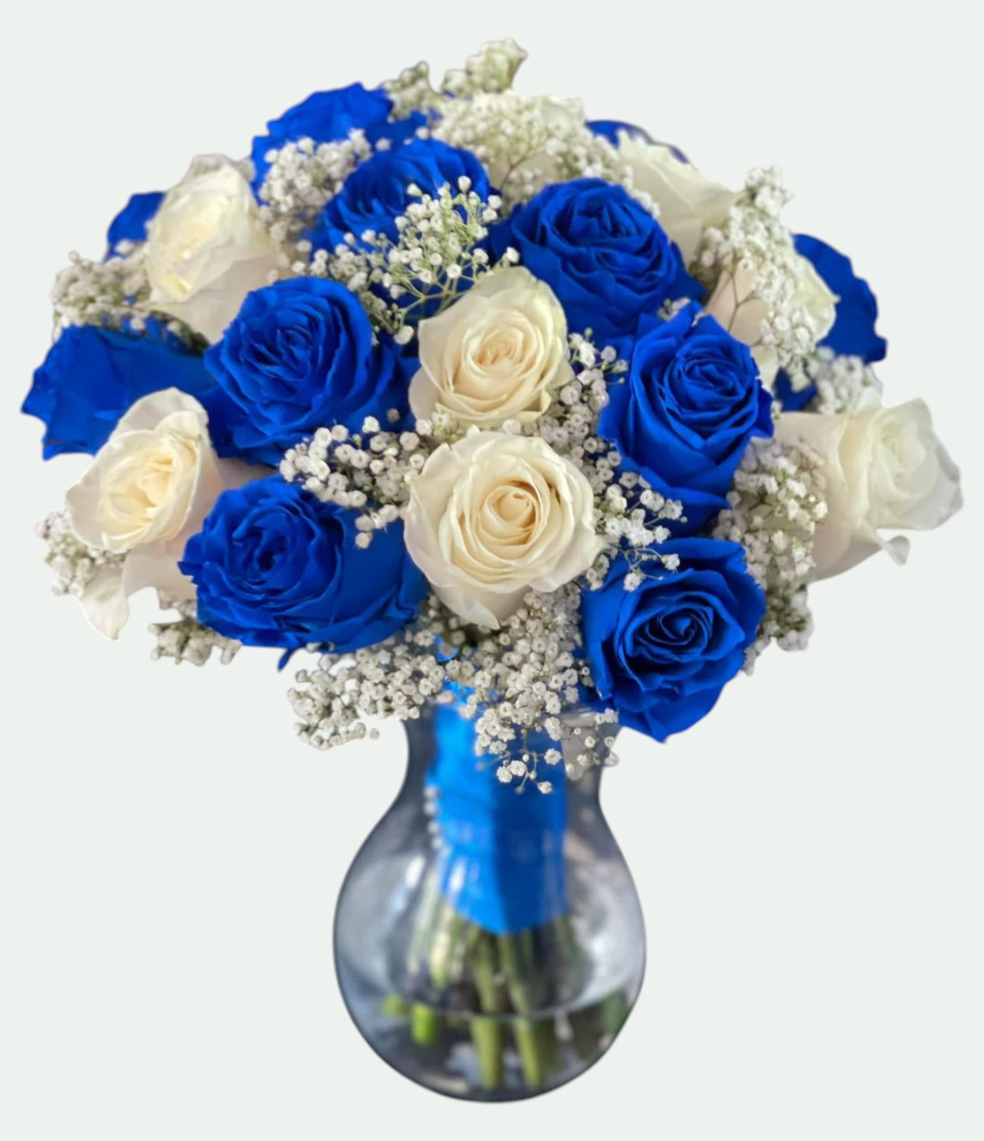 Buchet mireasă cu trandafiri albaștri și albi și gypsophila – Florăria Iedera Jibou