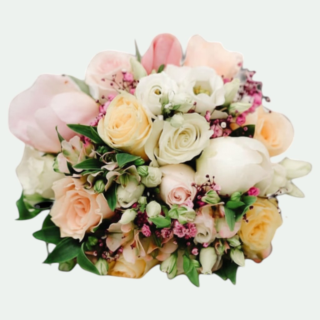 Buchet mireasă pastel cu trandafiri albi, piersică și roz, bujori și gypsophila roz – Florăria Iedera Jibou