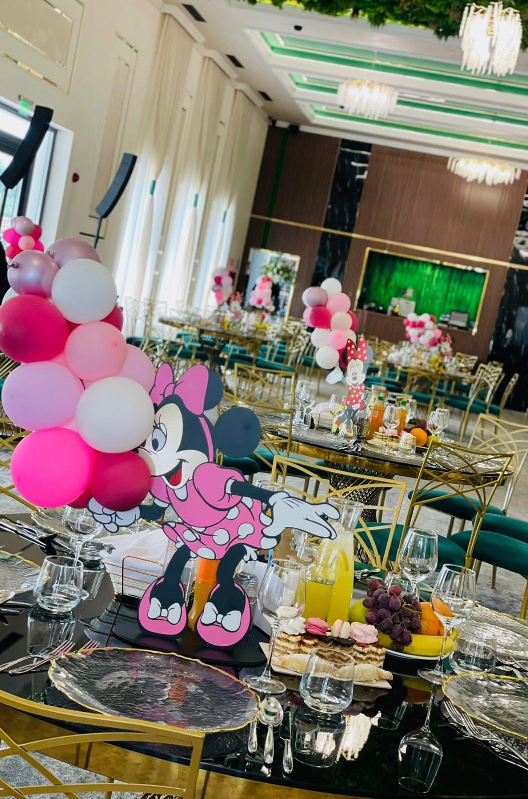 Decor masă botez tematic Minnie roz cu coloane de baloane roz și alb — Florăria Iedera Jibou
