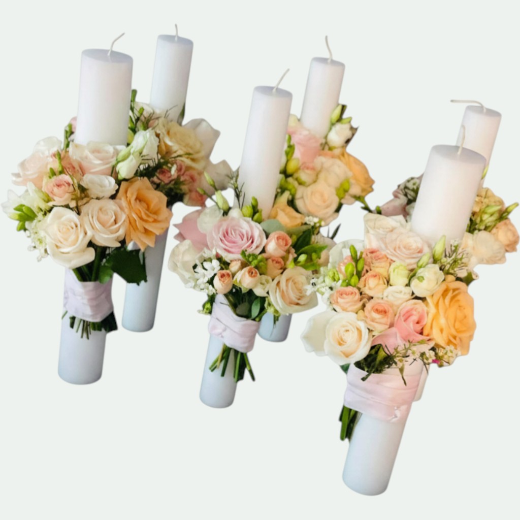Lumânări cununie albe cu trandafiri piersică și crem, eustoma și gypsophila – Florăria Iedera Jibou
