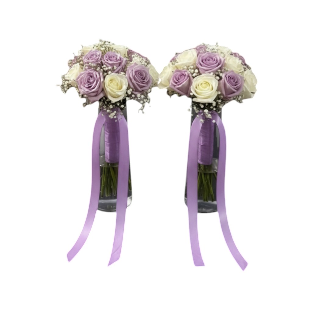 Set două buchete nașe cu trandafiri lila și albi, gypsophila și panglici lila de satin – Florăria Iedera Jibou